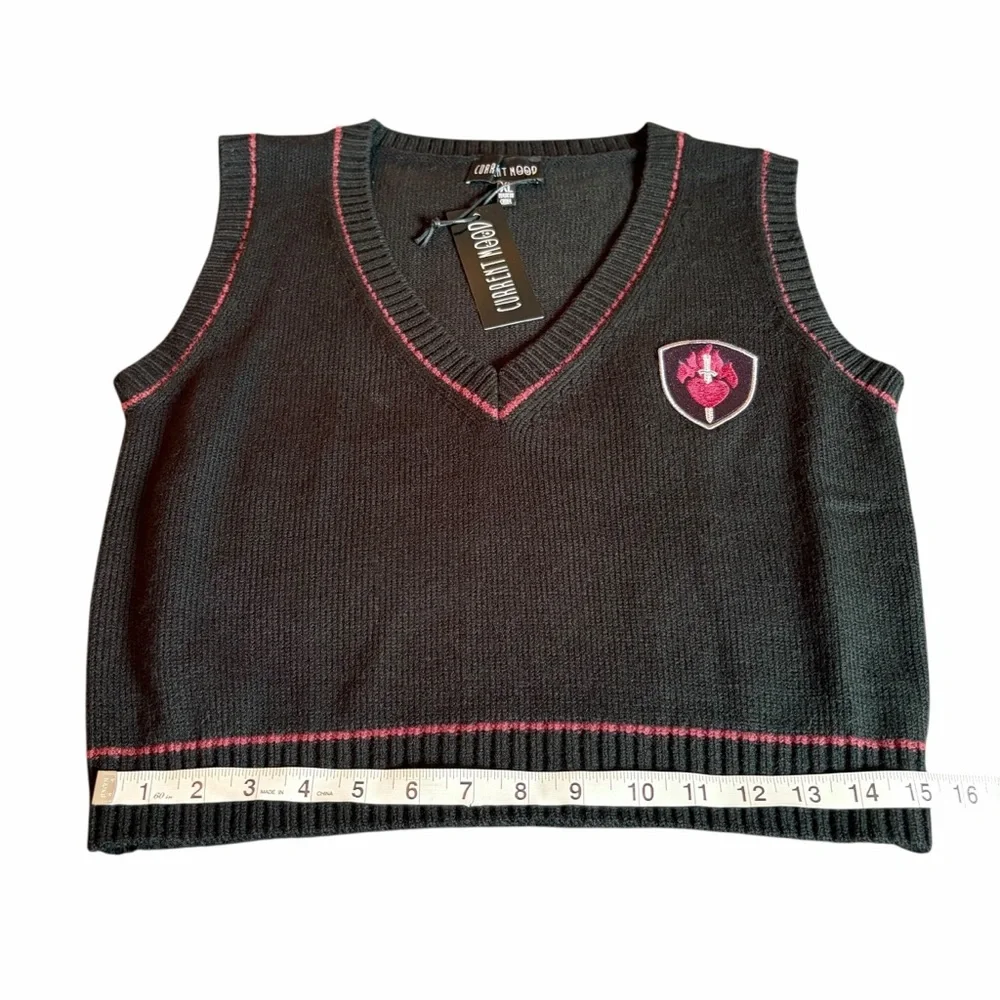 CURRENT MOOD BLACK MAROON KNIT SWEATER VEST CREST DETAIL  XL NWT CATALYST CLUB